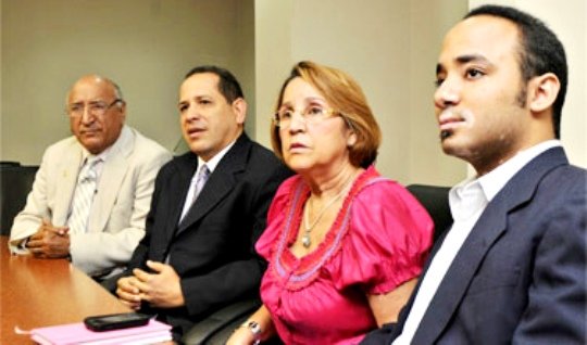 Dirigentes de la Asociación de Mocanos Residentes en Santo Domingo